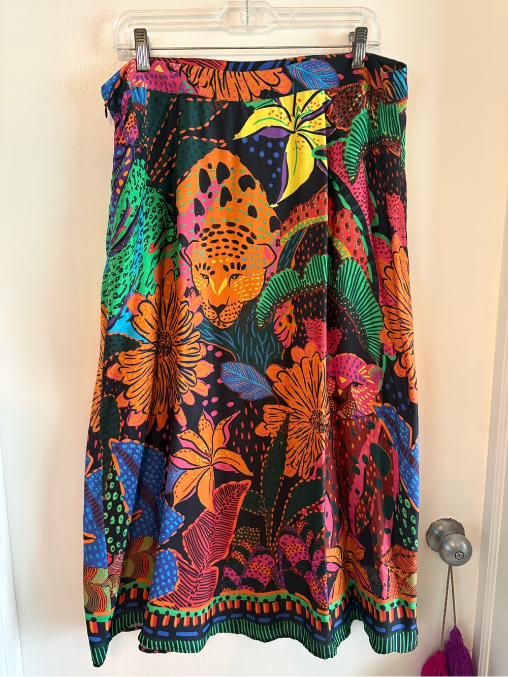 FARM RIO Black COOL LEOPARD MIDI Skirt! Bold Colorful floral & Animal print. XL